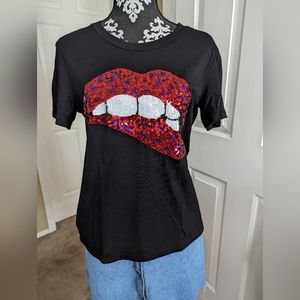 Sequined lip t-shirt sz M
